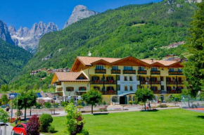 Гостиница Alledolomiti Boutique Lake Hotel  Молвено